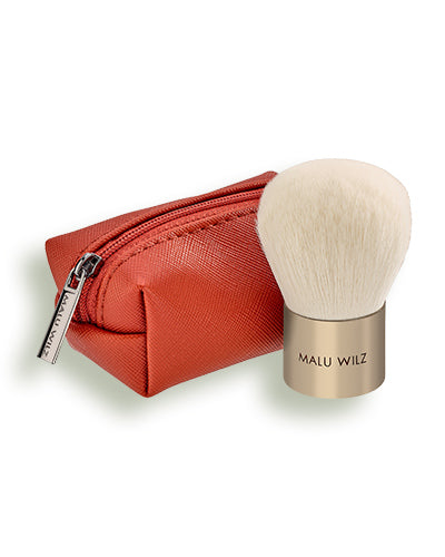 Malu Wilz Pinceau Kabuki & son Sac Touched by the Sun